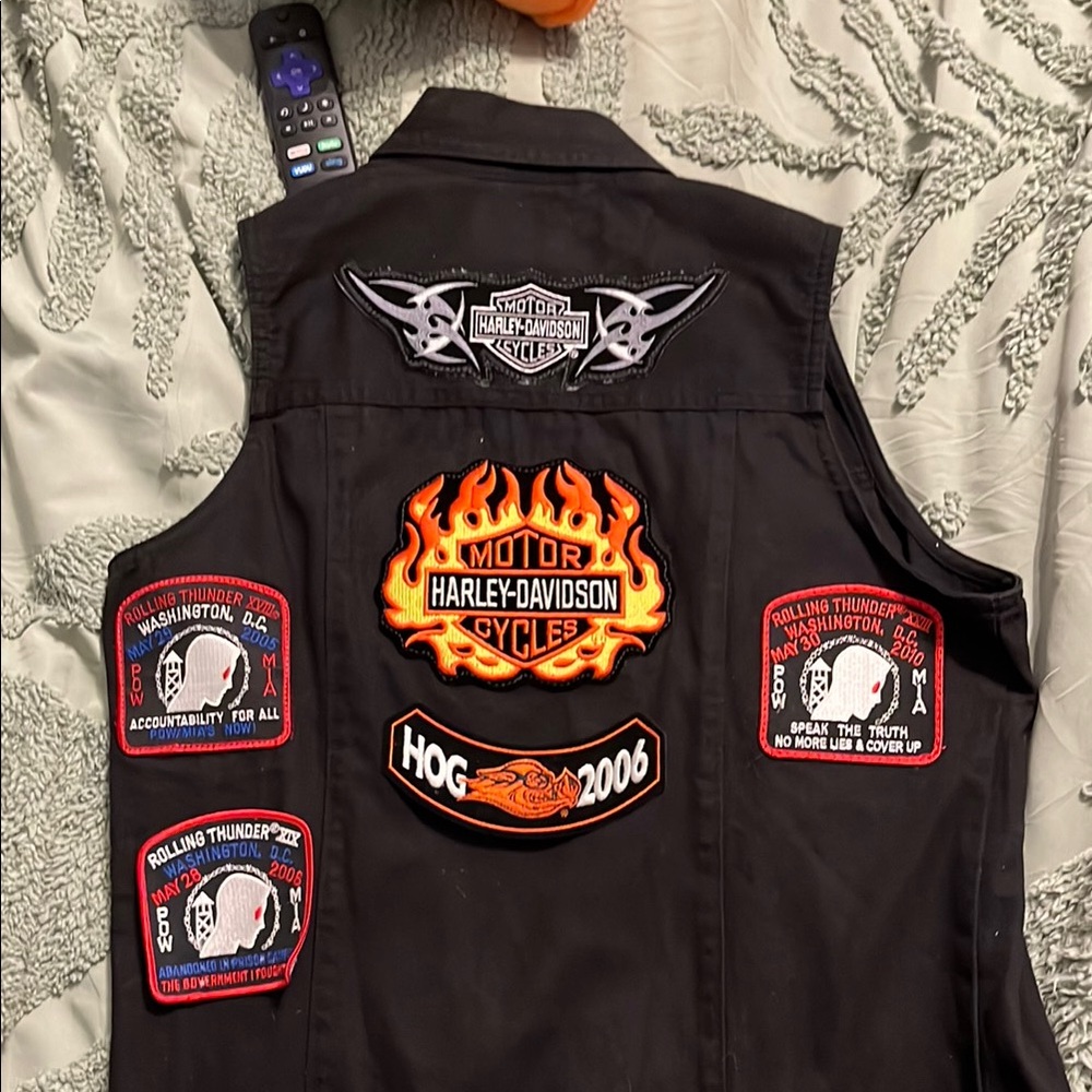 Women’s Black Sleeveless Shirt with Patches - Picture 3 of 4